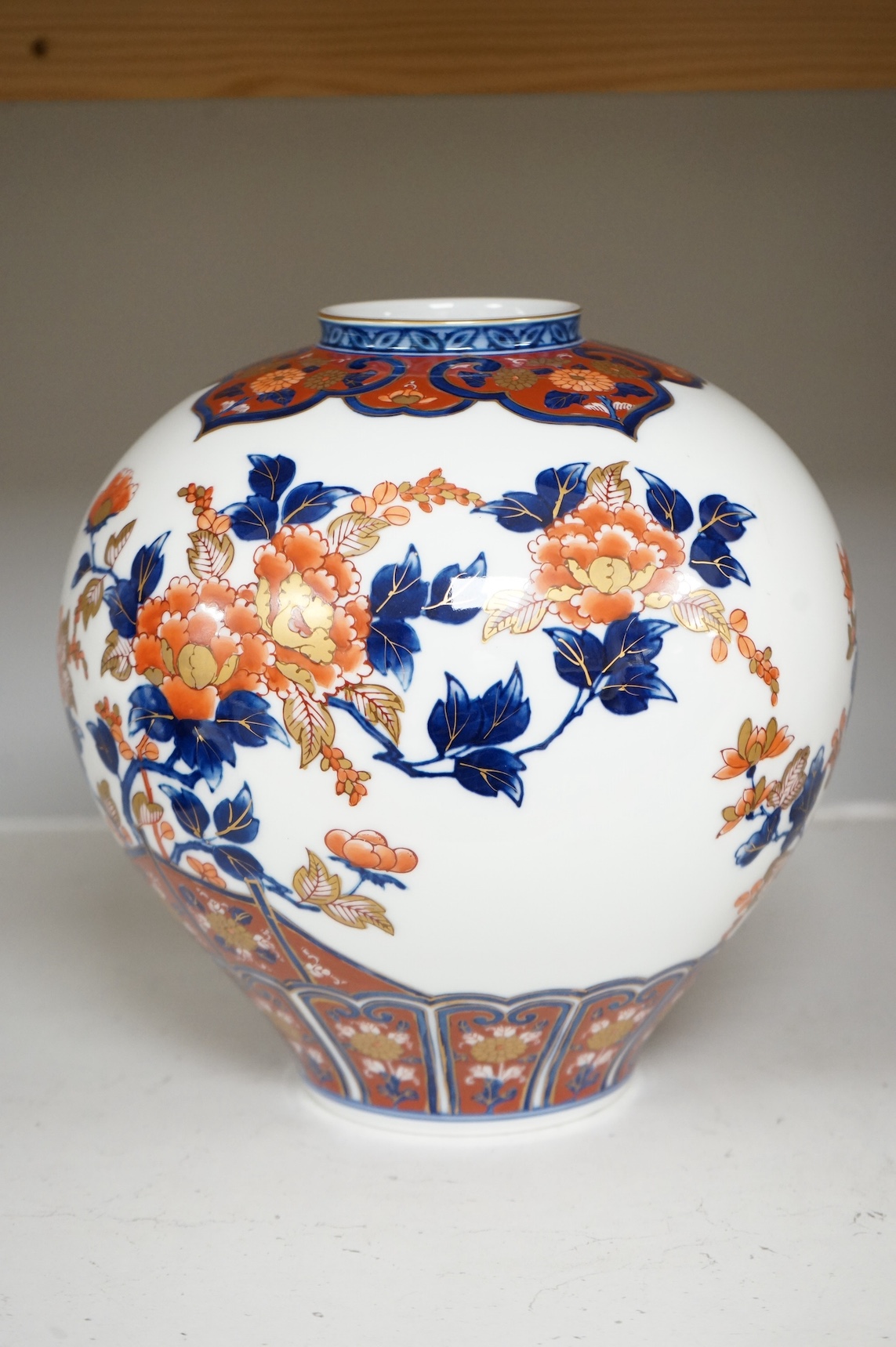 A Japanese Imari pattern vase, 24cm. Condition - good